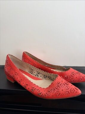 Women's Coral Laser-Cut Pointed Flats